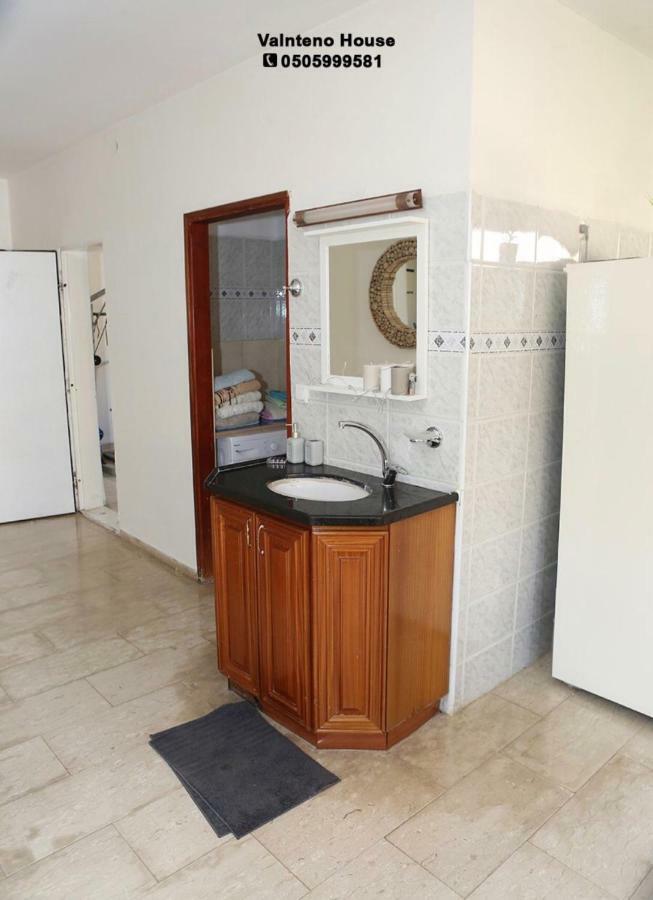Appartamento Valentine House Deir Hanna Esterno foto